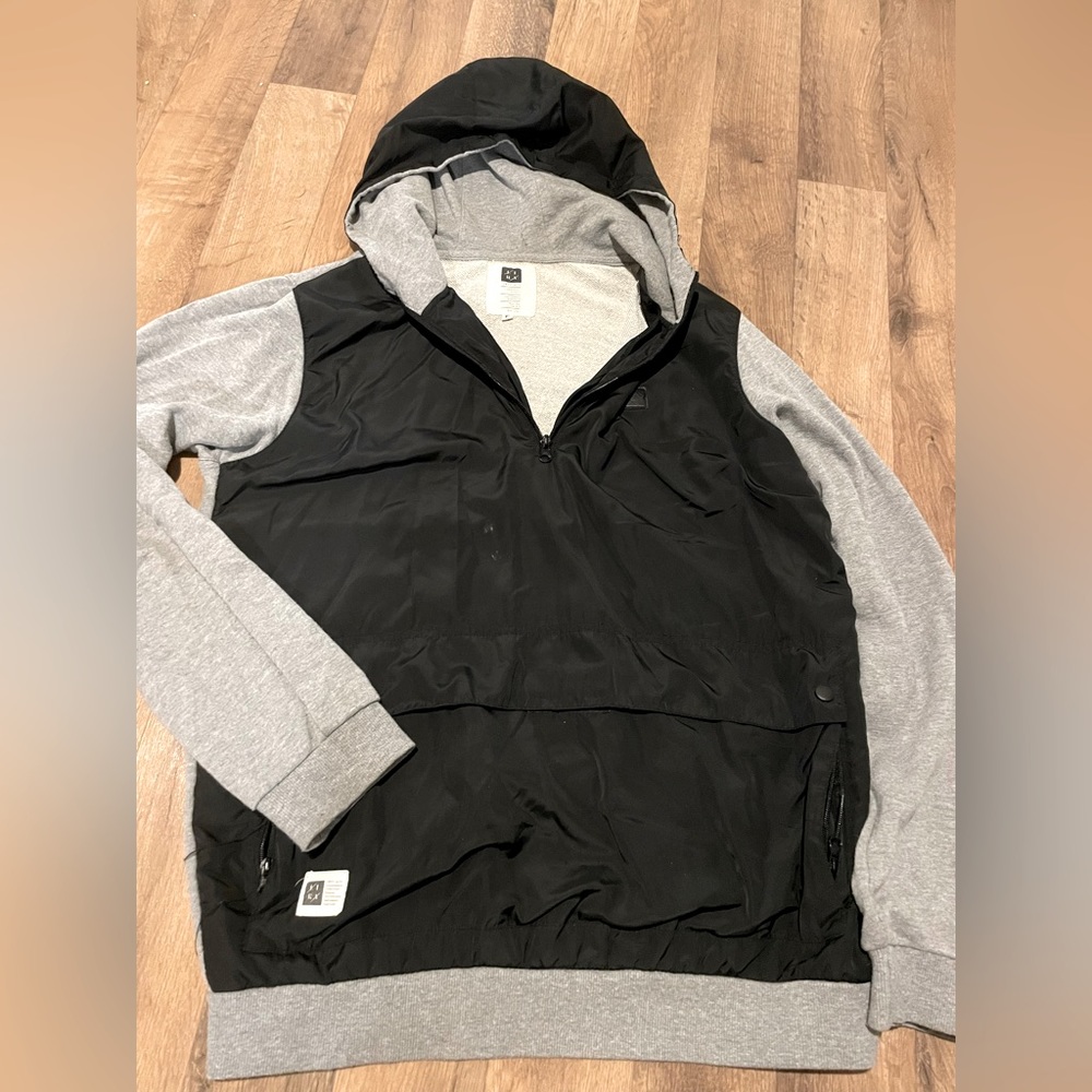 LIRA men’s kangaroo pocket hoodie
